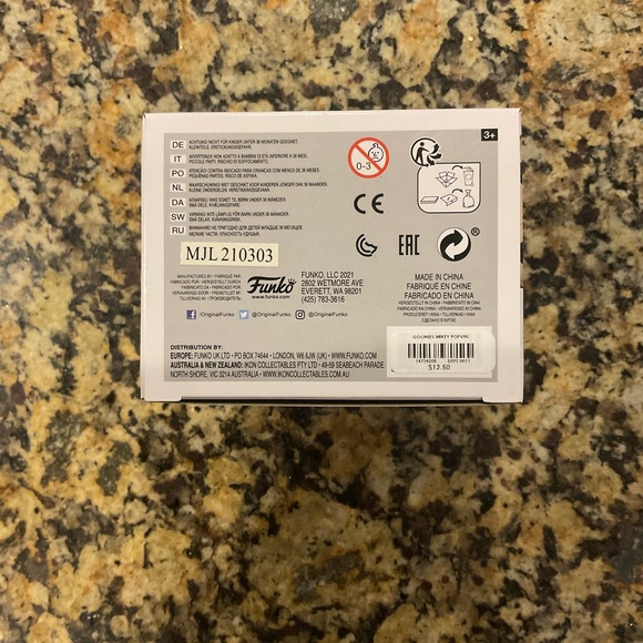 Funko POP! Movies The Goonies - Mikey #1067 - BNIB - Picture 5 of 6